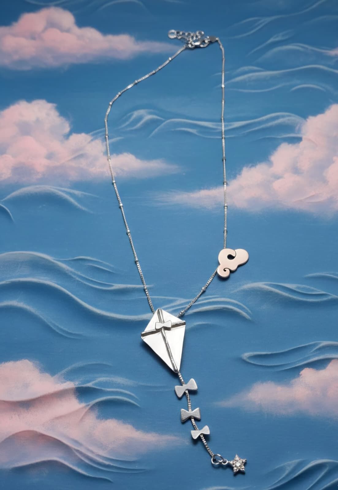 Zincirli uçurtmalı gümüş kolye