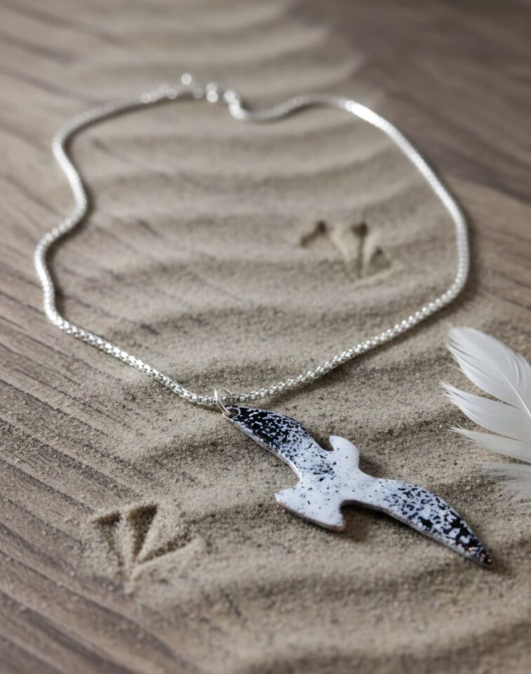 Mineli tek martı gümüş kolye