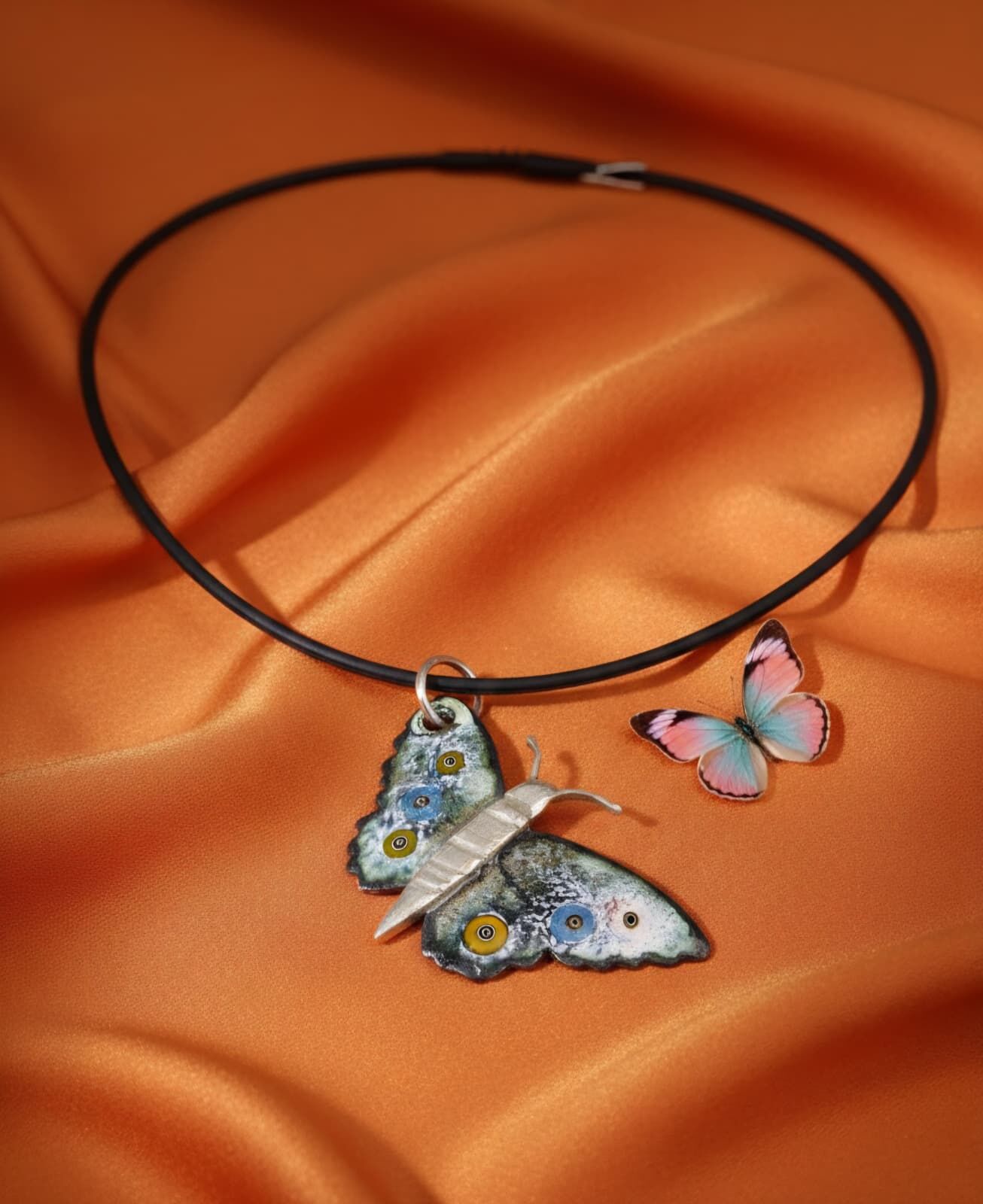 Mineli mavi gümüş kelebek kolye