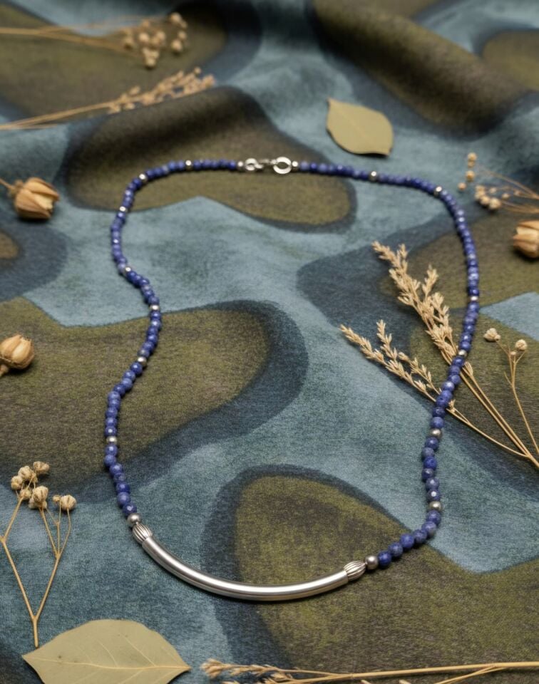 Lapis çizgisi gümüş kolye