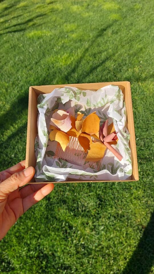 Bronz tokalı ipek çiçekli tarak saç tokası