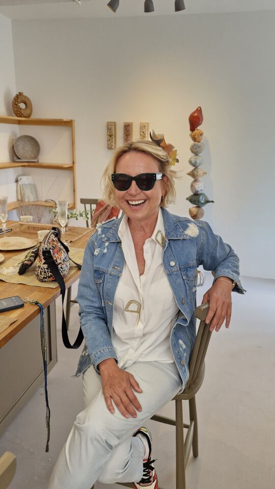 Altın tokalı ipek çiçekli tarak saç tokası