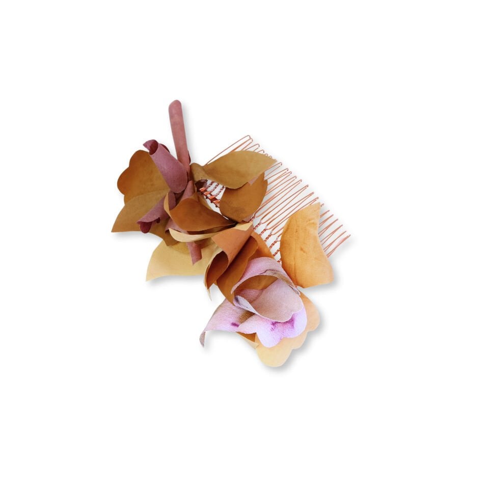 Altın tokalı ipek çiçekli tarak saç tokası