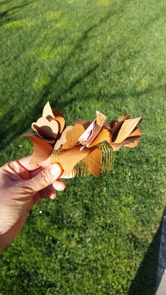 Altın tokalı ipek çiçekli tarak saç tokası