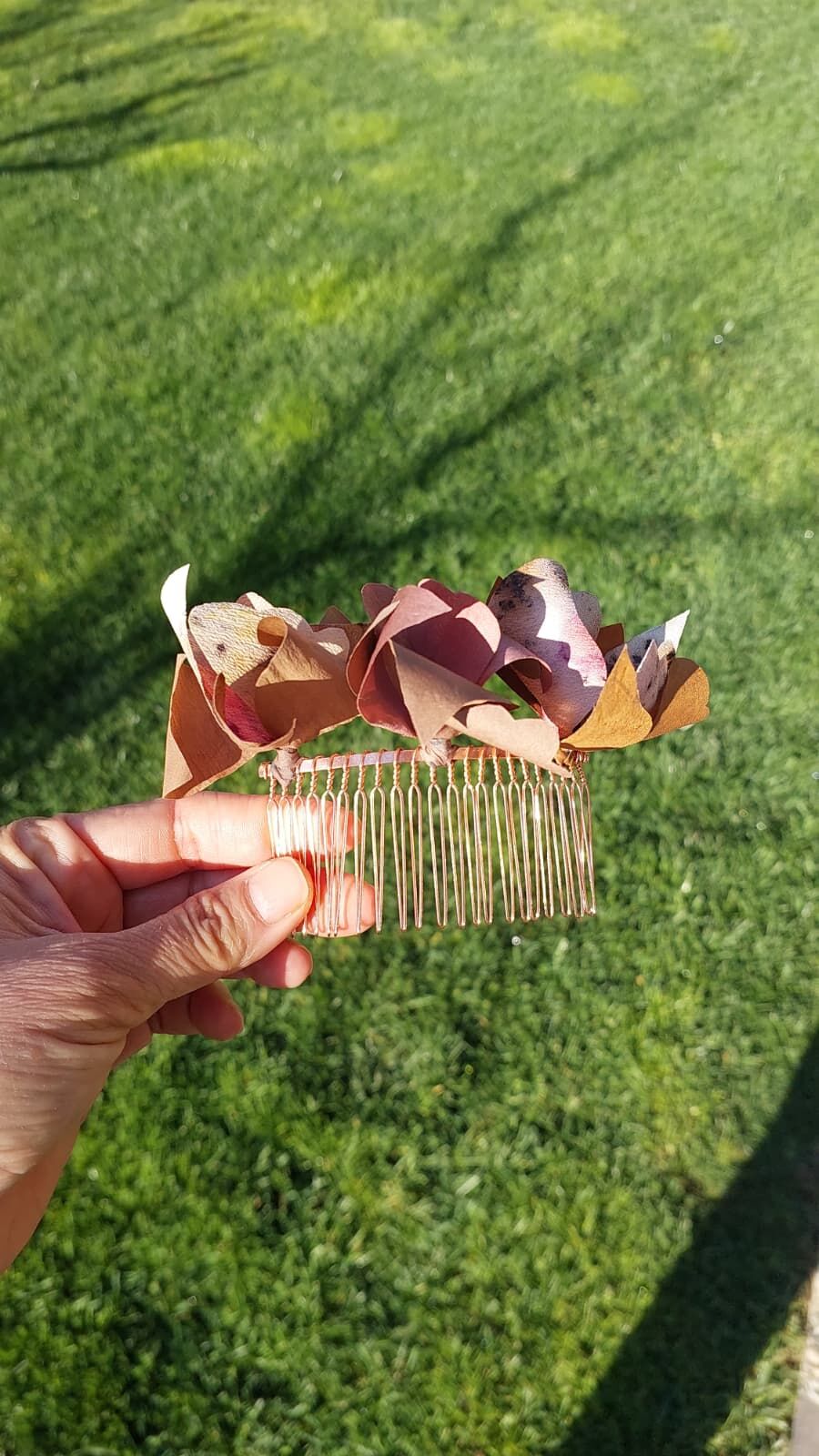 Bronz tokalı ipek çiçekli tarak saç tokası