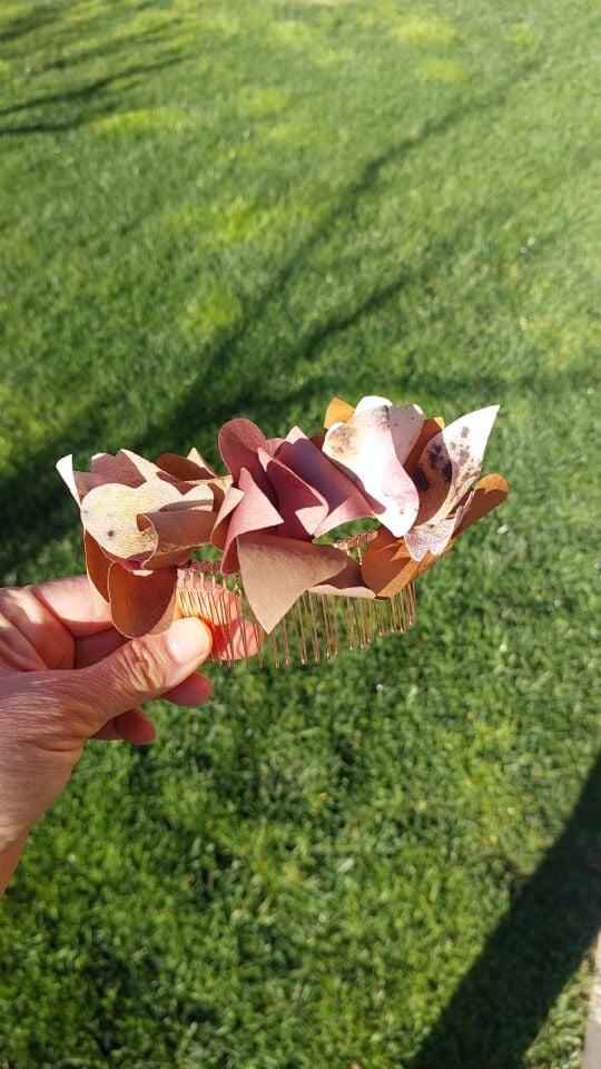 Bronz tokalı ipek çiçekli tarak saç tokası