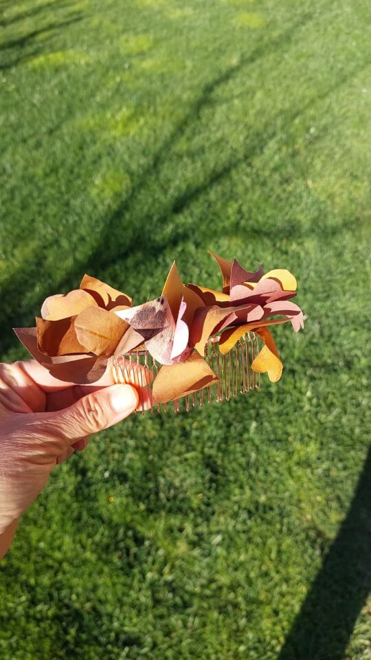 Bronz tokalı ipek çiçekli tarak saç tokası