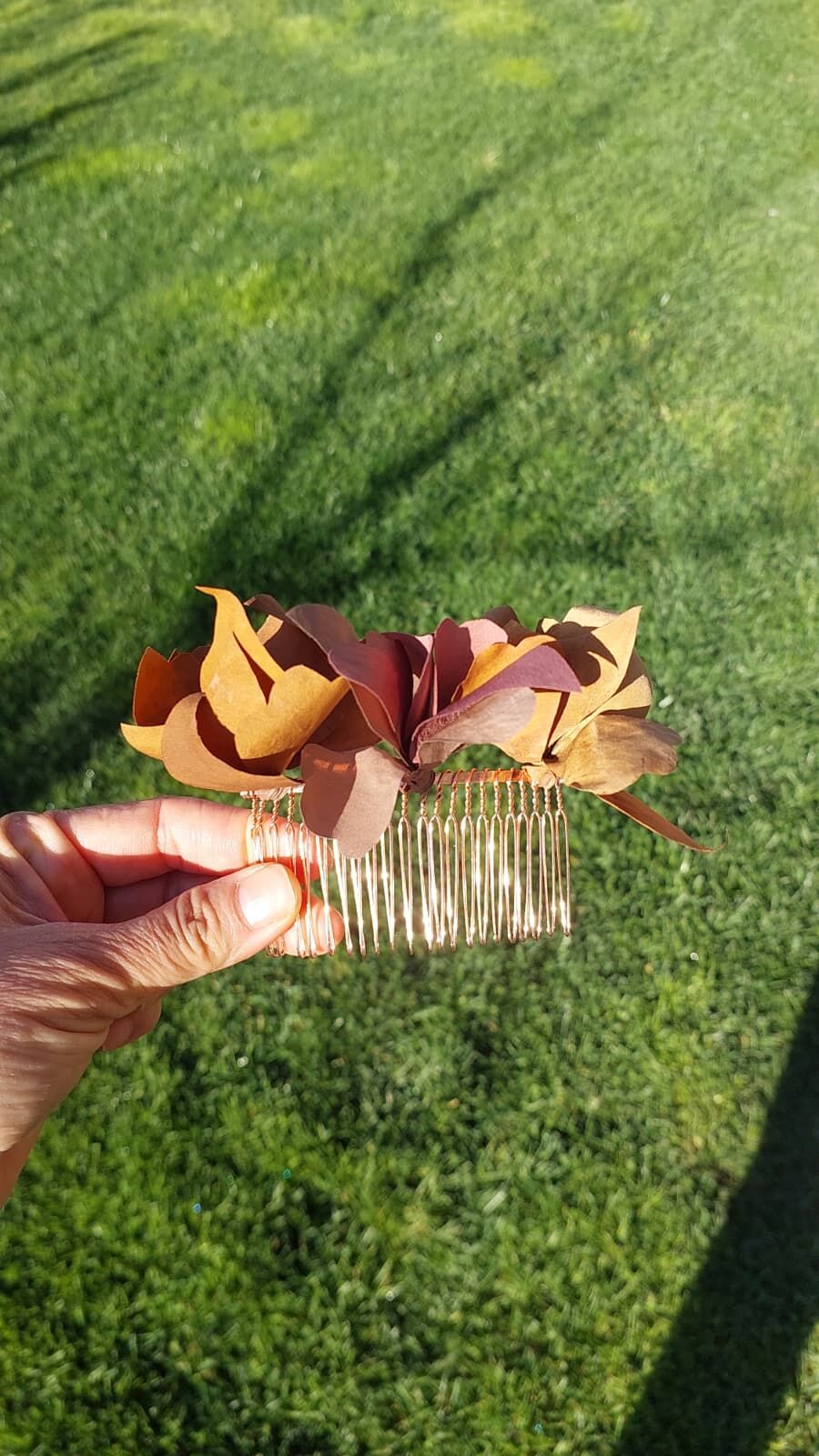 Bronz tokalı ipek çiçekli tarak saç tokası