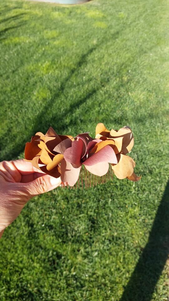 Bronz tokalı ipek çiçekli tarak saç tokası