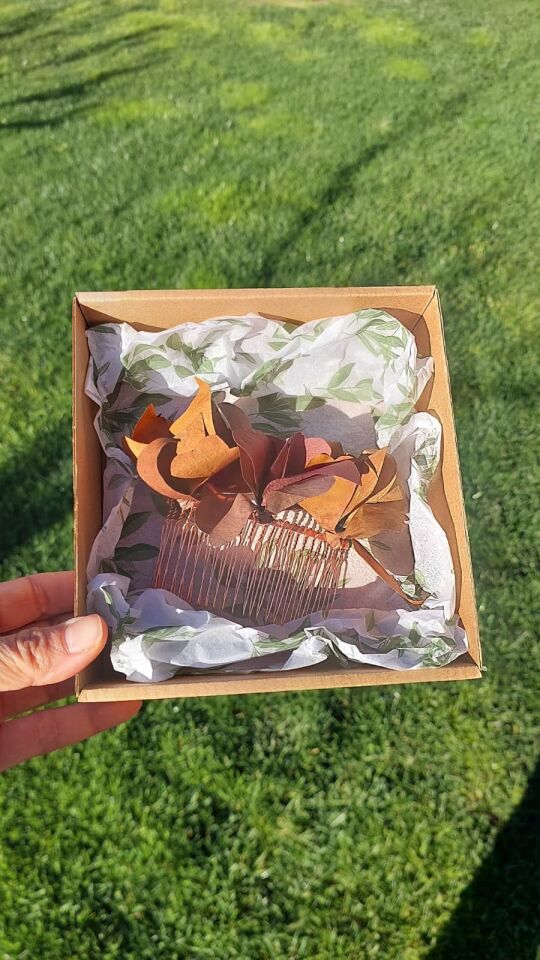 Bronz tokalı ipek çiçekli tarak saç tokası